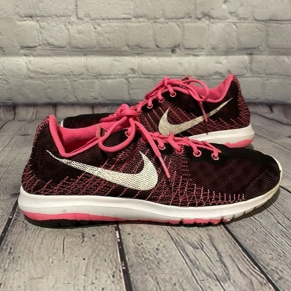 Nike Youth 7Y pink, and black Fury sneakers - Picture 3 of 6